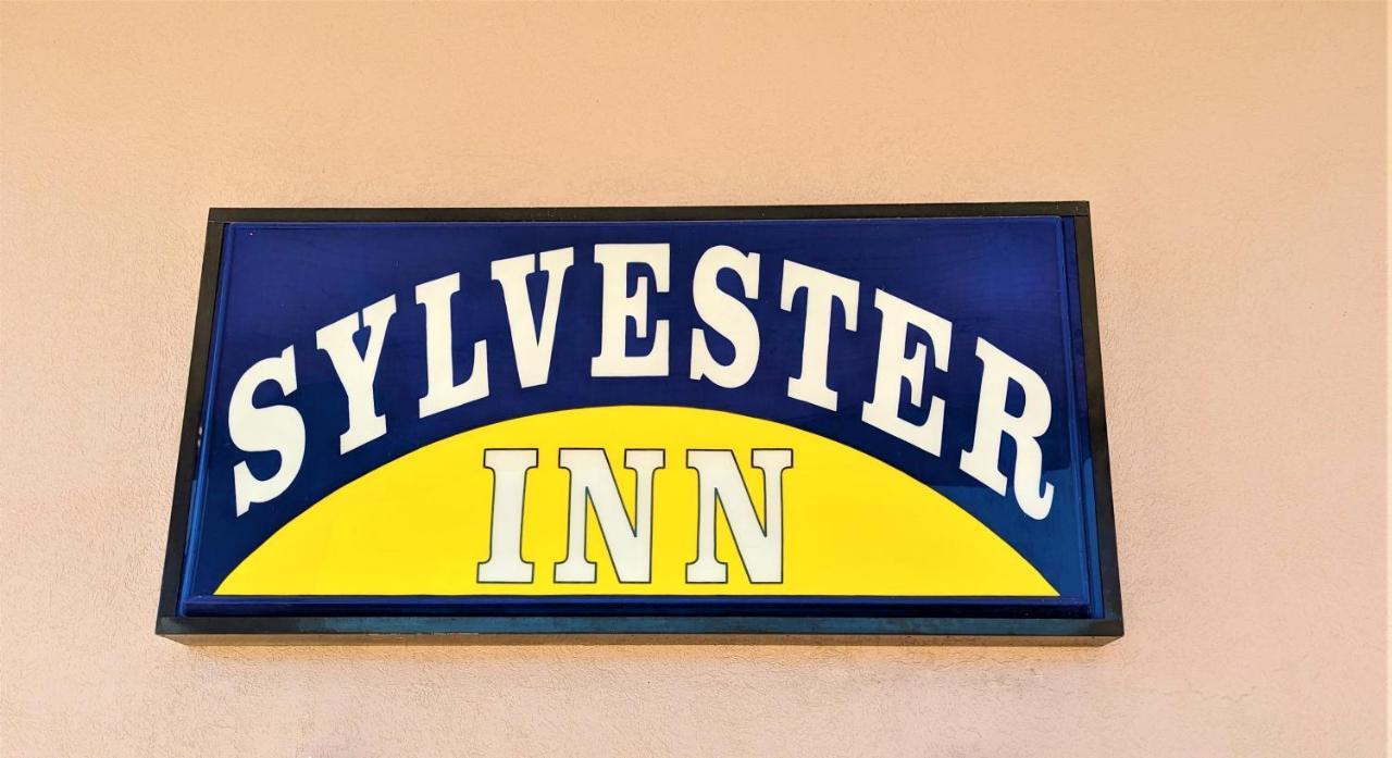 Sylvester Inn Bagian luar foto