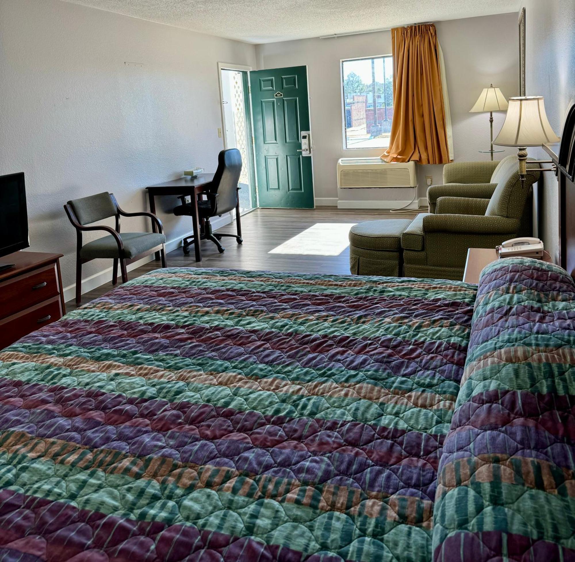 Sylvester Inn Bagian luar foto